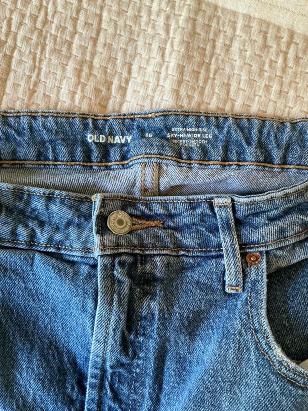 Old Navy Women's Blue Wide Leg Jeans - Picture 3 of 3